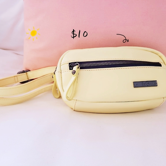 Bentley Handbags - Fannypack